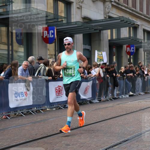 13.09.2026 - 21. swb-Marathon Bremen Strokosch-Dieckow http://msf.ph/oto/10431850 13.09.2026 13:11:35 Ziel 493, 826, 863, 2444, 3336, 4283, 4368, 4651, 4698, 5521, 5585, 5893, 6059, 6668, 7621, 8996, 9398, 13055, 382, 1349, 2087, 3899, 6274, 7109, 8982, 9291, 9618 meine-sportfotos.de
