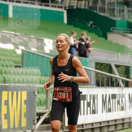 13.09.2026 - 21. swb-Marathon Bremen Michael Burmester http://msf.ph/oto/10431868 13.09.2026 12:28:09 Laufen im Stadion 103, 238, 358, 420, 553, 574, 649, 719, 959, 1161, 1253, 1256, 1352, 1391, 1428, 1525, 1724, 1783, 1917, 2032, 3662, 4264, 149, 289, 798, 814, 1313, 1483, 1490, 1544 meine-sportfotos.de