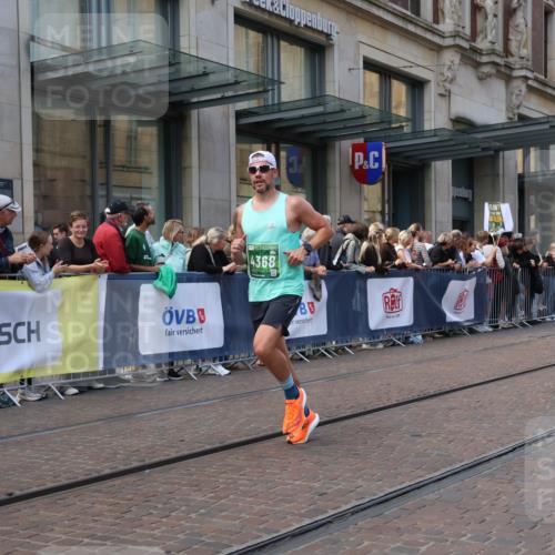 13.09.2026 - 21. swb-Marathon Bremen Strokosch-Dieckow http://msf.ph/oto/10431873 13.09.2026 13:11:36 Ziel 493, 826, 863, 2444, 2820, 3336, 3703, 4283, 4368, 4651, 4698, 5521, 5585, 5893, 6059, 6668, 7621, 8996, 9398, 13055, 382, 3899, 6274, 7109, 8982, 9291 meine-sportfotos.de