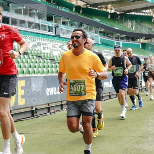 13.09.2026 - 21. swb-Marathon Bremen Michael Burmester http://msf.ph/oto/10431900 13.09.2026 13:04:27 Laufen im Stadion 178, 209, 210, 488, 534, 536, 565, 596, 725, 762, 881, 940, 1014, 1239, 1307, 1343, 1373, 1456, 1458, 1479, 1627, 1649, 1653, 1656, 1687, 1771, 1780, 1914, 1932, 1941, 2023, 2089, 2126, 2223, 2369, 2430, 2434, 2452, 2513, 2602, 2625, 2723, 2742, 2764, 2851, 2867, 2872, 2891, 2910, 2919, 2934, 2957, 2959, 2977, 2985, 3028, 3135, 3217, 3320, 3343, 3360, 3402, 3419, 3425, 3454, 3460, 3510, 3521, 3579, 3597, 3618, 3796, 3846, 3859, 3909, 4077, 242 meine-sportfotos.de
