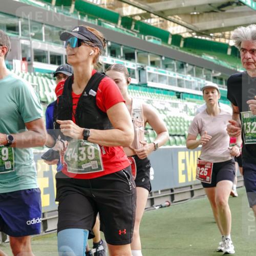13.09.2026 - 21. swb-Marathon Bremen Michael Burmester http://msf.ph/oto/10431918 13.09.2026 13:29:14 Laufen im Stadion 111, 171, 220, 422, 476, 478, 685, 729, 754, 767, 829, 888, 925, 986, 1079, 1217, 1220, 1242, 1270, 1298, 1325, 1384, 1496, 1615, 1633, 1634, 1741, 1777, 1886, 1958, 1984, 2238, 2263, 2326, 2365, 2436, 2449, 2472, 2502, 2546, 2574, 2593, 2738, 2740, 2743, 2830, 2862, 2868, 2924, 2991, 3020, 3053, 3061, 3129, 3154, 3238, 3274, 3286, 3321, 3361, 3563, 3589, 3594, 3595, 3605, 3678, 3694, 3755, 3758, 3798, 3826, 3853, 3898, 3929, 3953, 3965, 3971, 3987, 4011, 4056, 4108, 4238 meine-sportfotos.de
