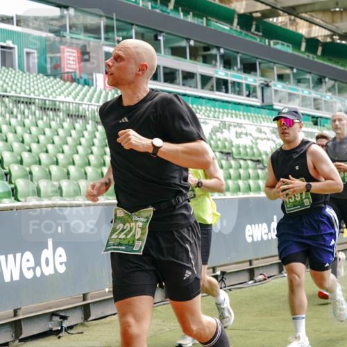 13.09.2026 - 21. swb-Marathon Bremen Michael Burmester http://msf.ph/oto/10431947 13.09.2026 13:04:28 Laufen im Stadion 178, 209, 210, 488, 534, 536, 565, 596, 725, 762, 881, 940, 1014, 1239, 1307, 1343, 1373, 1456, 1458, 1479, 1627, 1649, 1653, 1656, 1687, 1771, 1780, 1914, 1932, 1941, 2023, 2089, 2126, 2223, 2369, 2430, 2434, 2452, 2602, 2625, 2723, 2742, 2764, 2851, 2867, 2872, 2891, 2910, 2919, 2934, 2957, 2959, 2977, 2985, 3028, 3135, 3217, 3320, 3343, 3360, 3402, 3419, 3425, 3454, 3460, 3510, 3521, 3579, 3597, 3618, 3796, 3846, 3859, 3909, 4077, 242 meine-sportfotos.de
