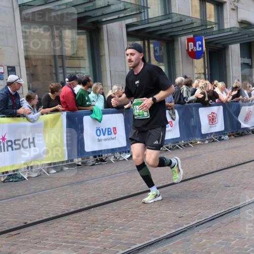 13.09.2026 - 21. swb-Marathon Bremen Strokosch-Dieckow http://msf.ph/oto/10431973 13.09.2026 13:11:42 Ziel 493, 826, 863, 2444, 2447, 2820, 3336, 3703, 4283, 4368, 4698, 5521, 5893, 5940, 6668, 6739, 7621, 8996, 9398, 382, 3899, 4651, 5585, 6059, 7109, 8982, 8996, 9291, 13055 meine-sportfotos.de