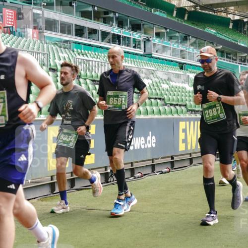 13.09.2026 - 21. swb-Marathon Bremen Michael Burmester http://msf.ph/oto/10431988 13.09.2026 13:04:29 Laufen im Stadion 178, 209, 210, 323, 488, 534, 536, 565, 596, 725, 762, 881, 940, 1014, 1239, 1307, 1343, 1373, 1456, 1458, 1479, 1627, 1649, 1653, 1656, 1687, 1771, 1780, 1914, 1932, 1941, 2023, 2089, 2126, 2223, 2369, 2430, 2434, 2452, 2602, 2625, 2723, 2742, 2764, 2851, 2867, 2872, 2891, 2910, 2919, 2934, 2957, 2959, 2977, 2985, 3028, 3135, 3217, 3320, 3343, 3360, 3402, 3419, 3425, 3454, 3460, 3510, 3521, 3579, 3597, 3618, 3796, 3846, 3859, 3909, 242 meine-sportfotos.de