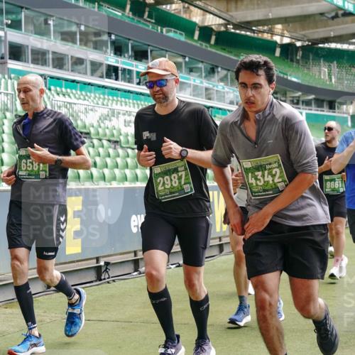 13.09.2026 - 21. swb-Marathon Bremen Michael Burmester http://msf.ph/oto/10432002 13.09.2026 13:04:30 Laufen im Stadion 178, 209, 210, 323, 488, 534, 536, 565, 596, 647, 725, 762, 881, 940, 1014, 1239, 1307, 1343, 1373, 1456, 1458, 1479, 1627, 1649, 1653, 1656, 1687, 1771, 1780, 1914, 1932, 1941, 2023, 2089, 2126, 2223, 2369, 2430, 2434, 2452, 2602, 2625, 2723, 2742, 2764, 2851, 2867, 2872, 2891, 2910, 2919, 2934, 2957, 2959, 2977, 2985, 3028, 3030, 3135, 3217, 3320, 3343, 3360, 3402, 3419, 3425, 3454, 3460, 3510, 3521, 3579, 3597, 3618, 3796, 3846, 3859, 3909, 242 meine-sportfotos.de
