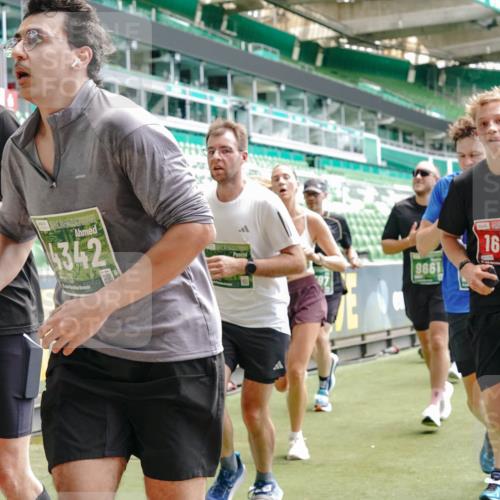 13.09.2026 - 21. swb-Marathon Bremen Michael Burmester http://msf.ph/oto/10432020 13.09.2026 13:04:30 Laufen im Stadion 178, 209, 210, 323, 488, 534, 536, 565, 596, 647, 725, 762, 881, 940, 1014, 1239, 1307, 1343, 1373, 1456, 1458, 1479, 1627, 1649, 1653, 1656, 1687, 1771, 1780, 1914, 1932, 1941, 2023, 2089, 2126, 2223, 2369, 2430, 2434, 2452, 2602, 2625, 2723, 2742, 2764, 2851, 2867, 2872, 2891, 2910, 2919, 2934, 2957, 2959, 2977, 2985, 3028, 3030, 3135, 3217, 3320, 3343, 3360, 3402, 3419, 3425, 3454, 3460, 3510, 3521, 3579, 3597, 3618, 3796, 3846, 3859, 3909, 242 meine-sportfotos.de