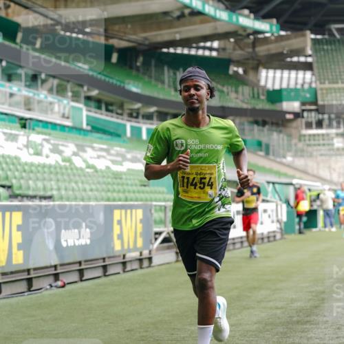 13.09.2026 - 21. swb-Marathon Bremen Michael Burmester http://msf.ph/oto/10432087 13.09.2026 10:23:27 Laufen im Stadion 10235, 10302, 10341, 10441, 10520, 10575, 10592, 10618, 10782, 10926, 11042, 11127, 11143, 11198, 11201, 11227, 11338, 11373, 11426, 11454, 11628, 11713, 11721, 11779, 11895, 11903, 11944, 12003, 12053, 12144, 12209, 12246, 12339, 12370, 12395, 12404, 12468, 12469, 12477, 12538, 13507, 13513, 13519, 13520, 13535, 13539, 13553, 13556, 13559, 13563, 13566, 13580, 13584, 13586, 13587, 13616, 13641, 13642, 10366, 10475, 11481, 11652, 13530, 13534, 13541 meine-sportfotos.de