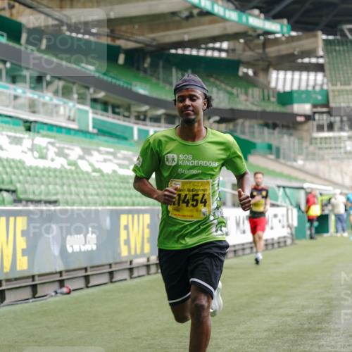 13.09.2026 - 21. swb-Marathon Bremen Michael Burmester http://msf.ph/oto/10432096 13.09.2026 10:23:27 Laufen im Stadion 10235, 10302, 10341, 10441, 10520, 10575, 10592, 10618, 10782, 10926, 11042, 11127, 11143, 11198, 11201, 11227, 11338, 11373, 11426, 11454, 11628, 11713, 11721, 11779, 11895, 11903, 11944, 12003, 12053, 12144, 12209, 12246, 12339, 12370, 12395, 12404, 12468, 12469, 12477, 12538, 13507, 13513, 13519, 13520, 13535, 13539, 13553, 13556, 13559, 13563, 13566, 13580, 13584, 13586, 13587, 13616, 13641, 13642, 10366, 10475, 11481, 11652, 13530, 13534, 13541 meine-sportfotos.de