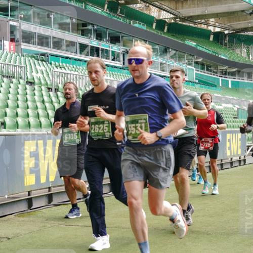 13.09.2026 - 21. swb-Marathon Bremen Michael Burmester http://msf.ph/oto/10432136 13.09.2026 13:04:33 Laufen im Stadion 178, 209, 210, 323, 488, 534, 536, 565, 596, 647, 725, 762, 881, 940, 1014, 1073, 1239, 1243, 1307, 1343, 1373, 1456, 1458, 1479, 1627, 1649, 1653, 1656, 1687, 1771, 1780, 1914, 1932, 1941, 2023, 2089, 2126, 2223, 2241, 2369, 2430, 2434, 2452, 2602, 2625, 2723, 2742, 2764, 2851, 2867, 2872, 2891, 2910, 2919, 2934, 2957, 2959, 2977, 2985, 3028, 3030, 3135, 3217, 3278, 3320, 3343, 3360, 3402, 3419, 3425, 3454, 3510, 3521, 3579, 3597, 3618, 3796, 3846, 3859, 3909, 242 meine-sportfotos.de