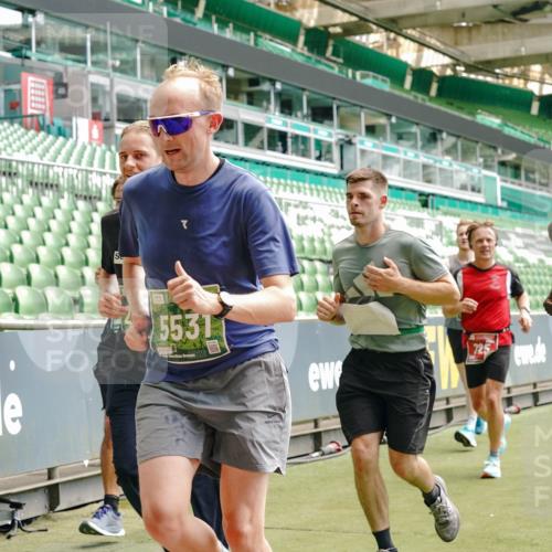 13.09.2026 - 21. swb-Marathon Bremen Michael Burmester http://msf.ph/oto/10432149 13.09.2026 13:04:34 Laufen im Stadion 178, 209, 210, 323, 488, 534, 536, 565, 596, 647, 725, 762, 881, 940, 1014, 1073, 1239, 1243, 1307, 1308, 1343, 1373, 1456, 1458, 1479, 1627, 1649, 1653, 1656, 1687, 1771, 1780, 1914, 1932, 1941, 2023, 2089, 2126, 2223, 2241, 2301, 2369, 2430, 2434, 2452, 2602, 2625, 2723, 2742, 2764, 2851, 2867, 2872, 2891, 2910, 2919, 2934, 2957, 2959, 2977, 2985, 3028, 3030, 3135, 3217, 3278, 3320, 3343, 3360, 3402, 3419, 3425, 3454, 3510, 3521, 3579, 3597, 3618, 3796, 3846, 3859, 3909, 242 meine-sportfotos.de