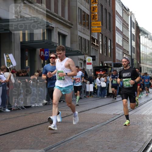 13.09.2026 - 21. swb-Marathon Bremen Strokosch-Dieckow http://msf.ph/oto/10432155 13.09.2026 13:11:51 Ziel 493, 2444, 2447, 2820, 3336, 3362, 3703, 3830, 4283, 4698, 5940, 6107, 6739, 7521, 7621, 13013, 826, 863, 4368, 4651, 5521, 5585, 5893, 6059, 6668, 7109, 8982, 8996, 9398, 13055 meine-sportfotos.de