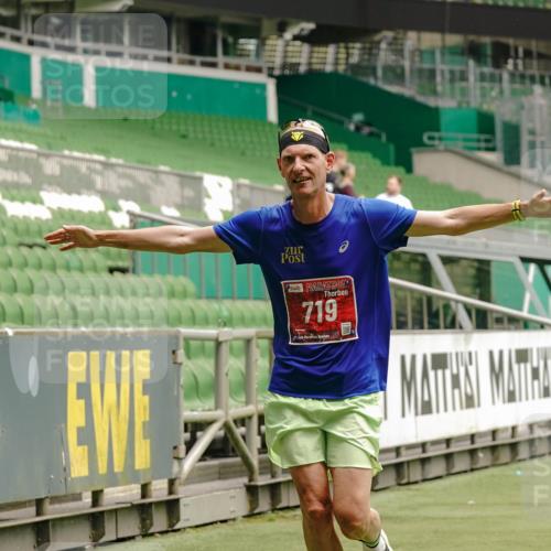 13.09.2026 - 21. swb-Marathon Bremen Michael Burmester http://msf.ph/oto/10432162 13.09.2026 12:28:46 Laufen im Stadion 358, 420, 520, 547, 553, 574, 649, 719, 858, 934, 959, 1161, 1253, 1256, 1352, 1391, 1428, 1525, 1724, 1783, 1917, 2032, 3662, 4264, 149, 447, 814, 968, 1187, 1313, 1544, 1840, 2044, 2143 meine-sportfotos.de