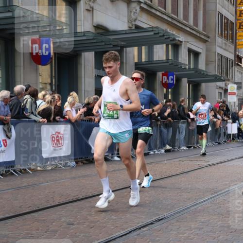 13.09.2026 - 21. swb-Marathon Bremen Strokosch-Dieckow http://msf.ph/oto/10432174 13.09.2026 13:11:51 Ziel 493, 2444, 2447, 2820, 3336, 3362, 3703, 3830, 4283, 4698, 5940, 6107, 6739, 7521, 7621, 13013, 826, 863, 4368, 4651, 5521, 5585, 5893, 6059, 6668, 7109, 8982, 8996, 9398, 13055 meine-sportfotos.de