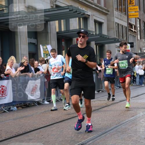13.09.2026 - 21. swb-Marathon Bremen Strokosch-Dieckow http://msf.ph/oto/10432228 13.09.2026 13:11:54 Ziel 493, 2444, 2447, 2820, 3336, 3362, 3703, 3830, 4283, 5940, 6107, 6739, 7328, 7521, 7621, 8981, 13013, 826, 863, 4368, 4651, 4698, 5521, 5585, 5893, 6059, 6668, 8996, 9398, 13055 meine-sportfotos.de