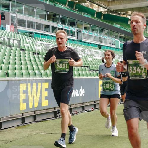 13.09.2026 - 21. swb-Marathon Bremen Michael Burmester http://msf.ph/oto/10432299 13.09.2026 13:04:38 Laufen im Stadion 178, 209, 210, 323, 488, 534, 536, 565, 596, 647, 725, 762, 881, 940, 1073, 1239, 1243, 1307, 1308, 1343, 1373, 1456, 1458, 1479, 1627, 1649, 1653, 1656, 1687, 1771, 1780, 1914, 1932, 1941, 2023, 2089, 2126, 2223, 2241, 2301, 2369, 2430, 2434, 2452, 2602, 2625, 2723, 2742, 2764, 2851, 2867, 2872, 2891, 2910, 2919, 2934, 2957, 2959, 2977, 2985, 3028, 3030, 3217, 3278, 3320, 3343, 3360, 3402, 3419, 3425, 3444, 3454, 3510, 3521, 3579, 3597, 3618, 3796, 3846, 3859, 3909, 242 meine-sportfotos.de