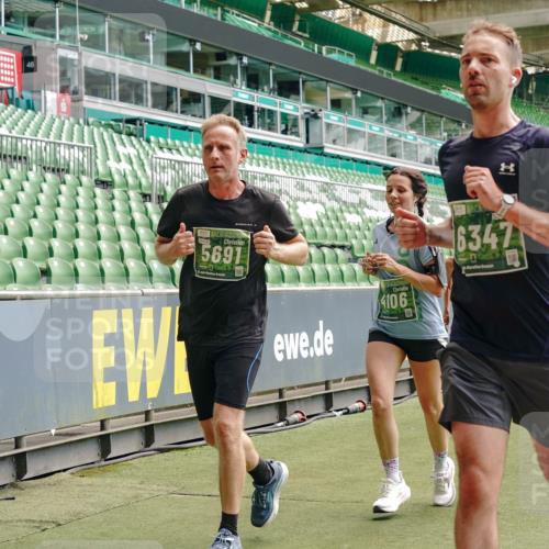 13.09.2026 - 21. swb-Marathon Bremen Michael Burmester http://msf.ph/oto/10432309 13.09.2026 13:04:38 Laufen im Stadion 178, 209, 210, 323, 488, 534, 536, 565, 596, 647, 725, 762, 881, 940, 1073, 1239, 1243, 1307, 1308, 1343, 1373, 1456, 1458, 1479, 1627, 1649, 1653, 1656, 1687, 1771, 1780, 1914, 1932, 1941, 2023, 2089, 2126, 2223, 2241, 2301, 2369, 2430, 2434, 2452, 2602, 2625, 2723, 2742, 2764, 2851, 2867, 2872, 2891, 2910, 2919, 2934, 2957, 2959, 2977, 2985, 3028, 3030, 3217, 3278, 3320, 3343, 3360, 3402, 3419, 3425, 3444, 3454, 3510, 3521, 3579, 3597, 3618, 3796, 3846, 3859, 3909, 242 meine-sportfotos.de