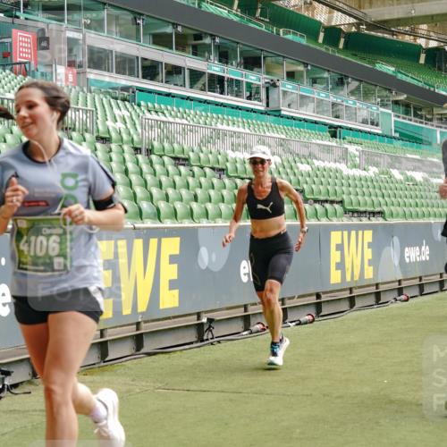 13.09.2026 - 21. swb-Marathon Bremen Michael Burmester http://msf.ph/oto/10432338 13.09.2026 13:04:39 Laufen im Stadion 178, 209, 210, 323, 488, 534, 536, 565, 596, 647, 725, 762, 881, 940, 1073, 1239, 1243, 1307, 1308, 1343, 1373, 1456, 1458, 1479, 1627, 1649, 1653, 1656, 1687, 1771, 1780, 1914, 1932, 1941, 2023, 2089, 2126, 2223, 2241, 2301, 2369, 2430, 2434, 2452, 2602, 2625, 2723, 2742, 2764, 2851, 2867, 2872, 2891, 2910, 2919, 2934, 2957, 2959, 2977, 2985, 3028, 3030, 3217, 3278, 3320, 3343, 3360, 3402, 3419, 3425, 3444, 3454, 3510, 3521, 3579, 3597, 3618, 3796, 3846, 3859, 3909, 242 meine-sportfotos.de