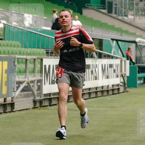13.09.2026 - 21. swb-Marathon Bremen Michael Burmester http://msf.ph/oto/10432355 13.09.2026 12:29:24 Laufen im Stadion 314, 358, 520, 547, 553, 574, 649, 719, 858, 934, 959, 1253, 1256, 1391, 1428, 1525, 1724, 1783, 206, 322, 447, 814, 841, 875, 968, 1187, 1313, 1840, 2044, 2143 meine-sportfotos.de