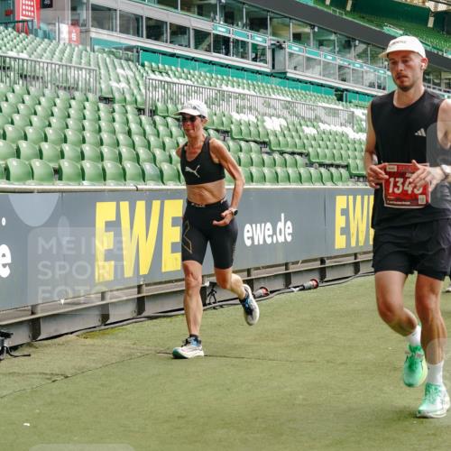 13.09.2026 - 21. swb-Marathon Bremen Michael Burmester http://msf.ph/oto/10432364 13.09.2026 13:04:39 Laufen im Stadion 178, 209, 210, 323, 488, 534, 536, 565, 596, 647, 725, 762, 881, 940, 1073, 1239, 1243, 1307, 1308, 1343, 1373, 1456, 1458, 1479, 1627, 1649, 1653, 1656, 1687, 1771, 1780, 1914, 1932, 1941, 2023, 2089, 2126, 2223, 2241, 2301, 2369, 2430, 2434, 2452, 2602, 2625, 2723, 2742, 2764, 2851, 2867, 2872, 2891, 2910, 2919, 2934, 2957, 2959, 2977, 2985, 3028, 3030, 3217, 3278, 3320, 3343, 3360, 3402, 3419, 3425, 3444, 3454, 3510, 3521, 3579, 3597, 3618, 3796, 3846, 3859, 3909, 242 meine-sportfotos.de