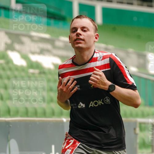 13.09.2026 - 21. swb-Marathon Bremen Michael Burmester http://msf.ph/oto/10432372 13.09.2026 12:29:25 Laufen im Stadion 314, 358, 520, 547, 553, 574, 649, 719, 858, 934, 959, 1253, 1256, 1391, 1428, 1453, 1525, 1724, 1783, 206, 322, 447, 814, 841, 875, 968, 1187, 1313, 1840, 2044, 2143 meine-sportfotos.de
