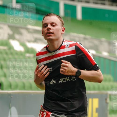 13.09.2026 - 21. swb-Marathon Bremen Michael Burmester http://msf.ph/oto/10432379 13.09.2026 12:29:25 Laufen im Stadion 314, 358, 520, 547, 553, 574, 649, 719, 858, 934, 959, 1253, 1256, 1391, 1428, 1453, 1525, 1724, 1783, 206, 322, 447, 814, 841, 875, 968, 1187, 1313, 1840, 2044, 2143 meine-sportfotos.de