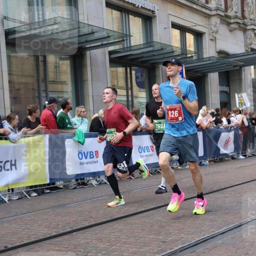 13.09.2026 - 21. swb-Marathon Bremen Strokosch-Dieckow http://msf.ph/oto/10432412 13.09.2026 13:12:01 Ziel 899, 1517, 2447, 2480, 2820, 3362, 3703, 3830, 4560, 5940, 6107, 6739, 7328, 7521, 8981, 13013, 493, 826, 863, 2444, 2820, 3336, 3703, 4283, 4368, 4651, 4698, 5521, 5585, 5893, 6059, 6668, 7621, 8996, 9398, 13055 meine-sportfotos.de