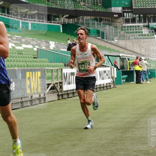 13.09.2026 - 21. swb-Marathon Bremen Michael Burmester http://msf.ph/oto/10432418 13.09.2026 12:29:44 Laufen im Stadion 314, 520, 547, 649, 719, 858, 934, 959, 1168, 1214, 1391, 1428, 1453, 206, 238, 322, 447, 814, 841, 875, 968, 1187, 1840, 2044, 2143 meine-sportfotos.de