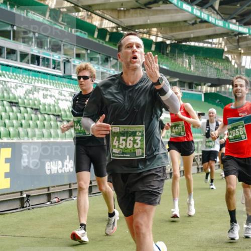 13.09.2026 - 21. swb-Marathon Bremen Michael Burmester http://msf.ph/oto/10432428 13.09.2026 13:04:41 Laufen im Stadion 178, 209, 210, 244, 323, 488, 534, 536, 565, 596, 647, 725, 762, 881, 940, 1073, 1239, 1243, 1307, 1308, 1343, 1373, 1456, 1458, 1479, 1627, 1649, 1653, 1656, 1687, 1771, 1780, 1914, 1932, 1941, 2023, 2089, 2126, 2223, 2241, 2301, 2369, 2430, 2434, 2452, 2602, 2625, 2723, 2742, 2764, 2851, 2867, 2872, 2891, 2910, 2919, 2934, 2957, 2959, 2977, 2985, 3028, 3030, 3217, 3278, 3320, 3343, 3360, 3402, 3419, 3425, 3444, 3454, 3510, 3521, 3579, 3597, 3618, 3796, 3846, 3859, 3909, 242 meine-sportfotos.de