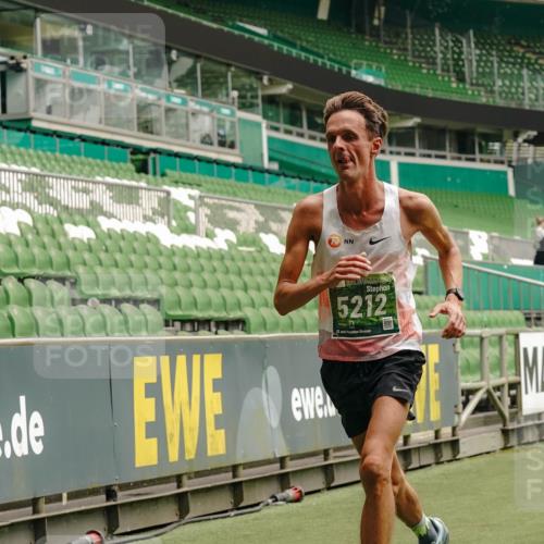 13.09.2026 - 21. swb-Marathon Bremen Michael Burmester http://msf.ph/oto/10432432 13.09.2026 12:29:45 Laufen im Stadion 314, 520, 547, 649, 719, 858, 934, 959, 1168, 1214, 1391, 1428, 1453, 206, 238, 322, 447, 841, 875, 968, 1187, 1840, 2044, 2143 meine-sportfotos.de