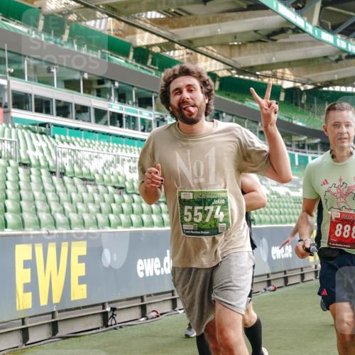 13.09.2026 - 21. swb-Marathon Bremen Michael Burmester http://msf.ph/oto/10432478 13.09.2026 13:29:44 Laufen im Stadion 171, 220, 297, 405, 422, 476, 685, 729, 754, 767, 986, 1079, 1217, 1242, 1270, 1298, 1325, 1384, 1615, 1633, 1634, 1741, 1777, 1810, 1811, 1886, 1983, 2238, 2242, 2249, 2263, 2326, 2365, 2436, 2449, 2472, 2546, 2574, 2593, 2615, 2738, 2740, 2743, 2830, 2862, 2868, 2869, 2871, 2924, 2991, 3020, 3053, 3061, 3129, 3154, 3227, 3238, 3274, 3286, 3321, 3361, 3563, 3594, 3595, 3605, 3678, 3694, 3755, 3758, 3798, 3826, 3853, 3898, 3929, 3953, 3965, 3971, 3987, 4011, 4056, 4108 meine-sportfotos.de