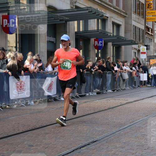 13.09.2026 - 21. swb-Marathon Bremen Strokosch-Dieckow http://msf.ph/oto/10432520 13.09.2026 13:12:05 Ziel 899, 1517, 2480, 3054, 3362, 3830, 4560, 5416, 5940, 6107, 6796, 7328, 7521, 8981, 9803, 13013, 493, 826, 863, 2444, 2447, 2820, 3336, 3703, 4283, 4368, 4651, 4698, 5521, 5893, 5940, 6668, 6739, 7621, 8996, 9398, 13055 meine-sportfotos.de