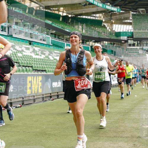 13.09.2026 - 21. swb-Marathon Bremen Michael Burmester http://msf.ph/oto/10432556 13.09.2026 13:04:43 Laufen im Stadion 178, 209, 210, 244, 323, 488, 534, 536, 565, 596, 647, 725, 881, 940, 1073, 1239, 1243, 1307, 1308, 1343, 1373, 1456, 1458, 1479, 1627, 1649, 1653, 1656, 1687, 1771, 1780, 1914, 1932, 1941, 2023, 2089, 2126, 2223, 2241, 2301, 2369, 2430, 2434, 2452, 2602, 2625, 2723, 2742, 2764, 2851, 2867, 2872, 2891, 2910, 2919, 2934, 2957, 2959, 2977, 2985, 3028, 3030, 3217, 3278, 3320, 3343, 3402, 3419, 3425, 3444, 3454, 3485, 3510, 3521, 3579, 3597, 3618, 3796, 3846, 3859, 3909, 242 meine-sportfotos.de