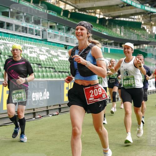 13.09.2026 - 21. swb-Marathon Bremen Michael Burmester http://msf.ph/oto/10432605 13.09.2026 13:04:43 Laufen im Stadion 178, 209, 210, 244, 323, 488, 534, 536, 565, 596, 647, 725, 881, 940, 1073, 1239, 1243, 1307, 1308, 1343, 1373, 1456, 1458, 1479, 1627, 1649, 1653, 1656, 1687, 1771, 1780, 1914, 1932, 1941, 2023, 2089, 2126, 2223, 2241, 2301, 2369, 2430, 2434, 2452, 2602, 2625, 2723, 2742, 2764, 2851, 2867, 2872, 2891, 2910, 2919, 2934, 2957, 2959, 2977, 2985, 3028, 3030, 3217, 3278, 3320, 3343, 3402, 3419, 3425, 3444, 3454, 3485, 3510, 3521, 3579, 3597, 3618, 3796, 3846, 3859, 3909, 242 meine-sportfotos.de