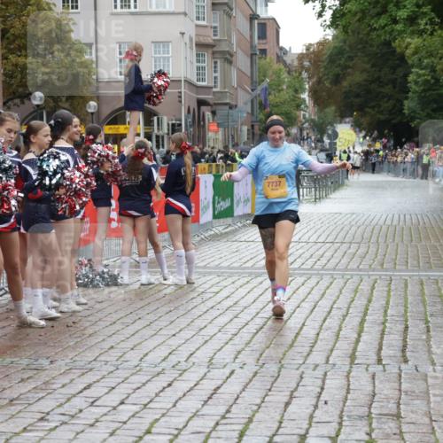 13.09.2026 - Kiel Lauf Yannick Fuchs http://msf.ph/oto/10432615 13.09.2026 11:23:02 Ziel 1305, 7737, 1305, 5917 meine-sportfotos.de