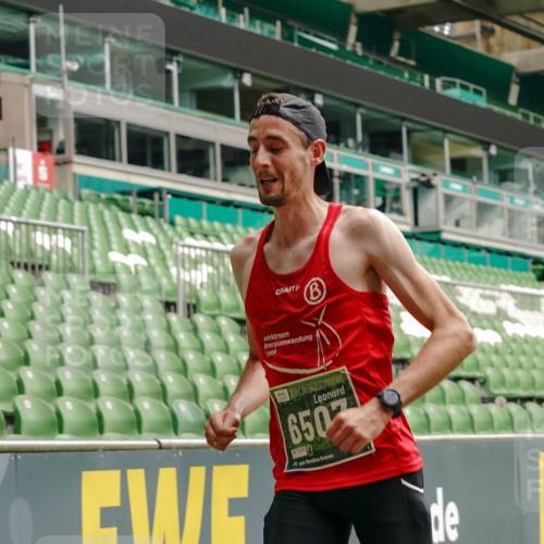 13.09.2026 - 21. swb-Marathon Bremen Michael Burmester http://msf.ph/oto/10432677 13.09.2026 12:30:28 Laufen im Stadion 314, 520, 547, 858, 934, 1168, 1214, 1357, 1453, 1639, 4474, 5212, 6485, 8285, 103, 206, 238, 322, 420, 841, 875, 1187, 1352, 1840, 1917, 2032, 2143, 4264 meine-sportfotos.de
