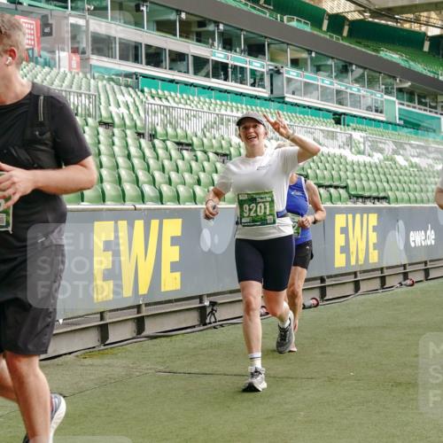 13.09.2026 - 21. swb-Marathon Bremen Michael Burmester http://msf.ph/oto/10432706 13.09.2026 13:29:52 Laufen im Stadion 171, 220, 297, 405, 422, 476, 685, 729, 754, 767, 986, 1079, 1217, 1242, 1270, 1298, 1325, 1384, 1615, 1633, 1634, 1741, 1777, 1810, 1811, 1886, 1983, 2238, 2242, 2249, 2263, 2326, 2365, 2436, 2449, 2472, 2546, 2593, 2615, 2738, 2740, 2743, 2830, 2862, 2868, 2869, 2871, 2918, 2924, 2991, 2994, 3020, 3053, 3129, 3154, 3227, 3238, 3274, 3286, 3321, 3361, 3563, 3594, 3595, 3605, 3678, 3694, 3755, 3758, 3798, 3853, 3876, 3898, 3929, 3953, 3965, 3971, 3987, 4011, 4056 meine-sportfotos.de