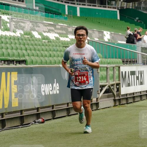 13.09.2026 - 21. swb-Marathon Bremen Michael Burmester http://msf.ph/oto/10432708 13.09.2026 12:30:32 Laufen im Stadion 314, 520, 547, 858, 934, 1168, 1214, 1357, 1453, 1639, 4474, 5212, 6485, 8285, 103, 206, 238, 322, 420, 841, 875, 1161, 1352, 1840, 1917, 2032, 4264 meine-sportfotos.de