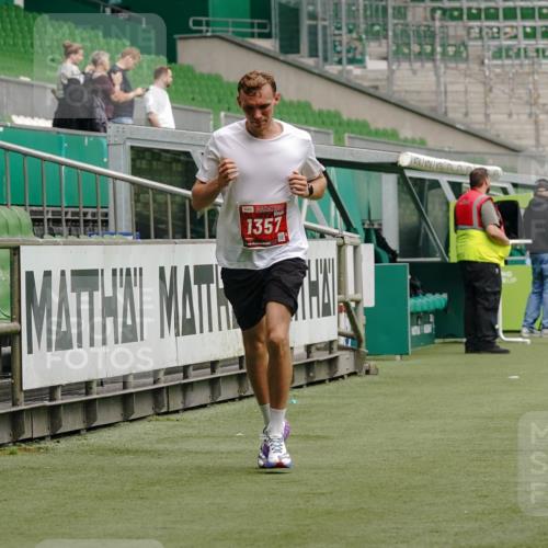 13.09.2026 - 21. swb-Marathon Bremen Michael Burmester http://msf.ph/oto/10432731 13.09.2026 12:30:39 Laufen im Stadion 314, 520, 547, 858, 934, 1168, 1214, 1357, 1453, 1639, 4474, 5212, 6485, 6507, 8285, 103, 206, 238, 322, 420, 553, 841, 875, 1161, 1352, 1724, 1840, 1917, 2032, 3662, 4264 meine-sportfotos.de