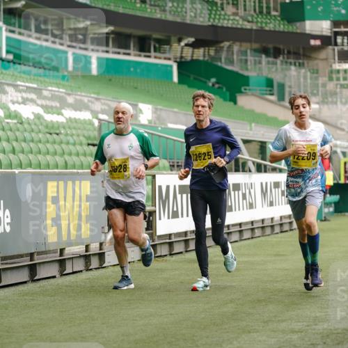 13.09.2026 - 21. swb-Marathon Bremen Michael Burmester http://msf.ph/oto/10432735 13.09.2026 10:24:01 Laufen im Stadion 10235, 10328, 10337, 10341, 10441, 10520, 10575, 10592, 10618, 10632, 10775, 10782, 10972, 11042, 11127, 11143, 11198, 11201, 11227, 11373, 11426, 11442, 11527, 11628, 11630, 11632, 11713, 11721, 11779, 11826, 11895, 11903, 12053, 12144, 12209, 12246, 12281, 12339, 12370, 12395, 12404, 12406, 12442, 12468, 12469, 12477, 12525, 13513, 13519, 13520, 13556, 13563, 13566, 13580, 13585, 13586, 13616, 13641, 13642, 10366, 13530 meine-sportfotos.de