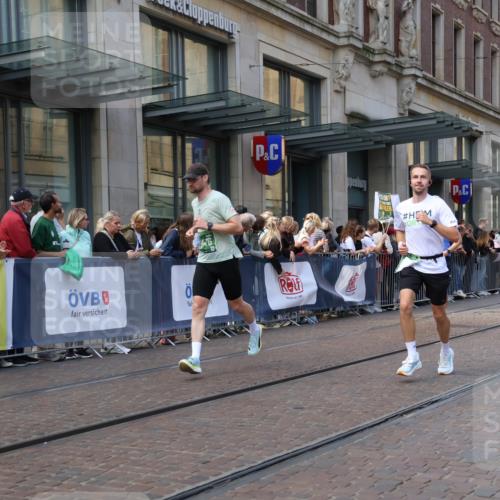 13.09.2026 - 21. swb-Marathon Bremen Strokosch-Dieckow http://msf.ph/oto/10432749 13.09.2026 13:12:20 Ziel 899, 1517, 2350, 2362, 2480, 3054, 3988, 4560, 4605, 4879, 5416, 6796, 8029, 9775, 9803, 13106, 493, 899, 2444, 2447, 2820, 3336, 3362, 3703, 3830, 4283, 5940, 6107, 6739, 7328, 7521, 7621, 8981, 13013 meine-sportfotos.de