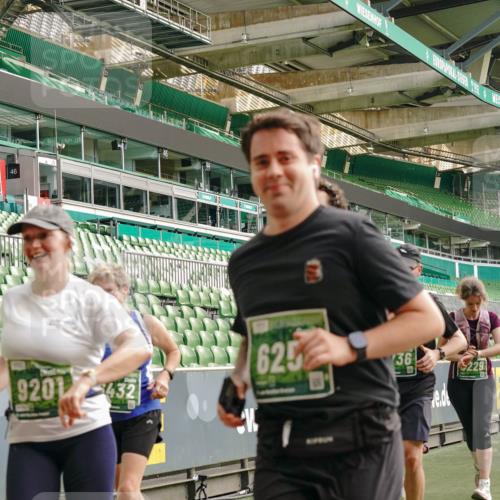 13.09.2026 - 21. swb-Marathon Bremen Michael Burmester http://msf.ph/oto/10432756 13.09.2026 13:29:53 Laufen im Stadion 171, 220, 297, 405, 422, 476, 685, 729, 754, 767, 986, 1079, 1217, 1242, 1270, 1298, 1325, 1384, 1615, 1633, 1634, 1741, 1777, 1810, 1811, 1886, 1983, 2238, 2242, 2249, 2263, 2326, 2365, 2436, 2449, 2472, 2546, 2593, 2615, 2738, 2740, 2743, 2830, 2862, 2868, 2869, 2871, 2918, 2924, 2991, 2994, 3020, 3053, 3129, 3154, 3227, 3238, 3274, 3286, 3321, 3361, 3563, 3594, 3595, 3605, 3678, 3755, 3758, 3798, 3853, 3876, 3898, 3929, 3953, 3965, 3971, 3987, 4011, 4056 meine-sportfotos.de