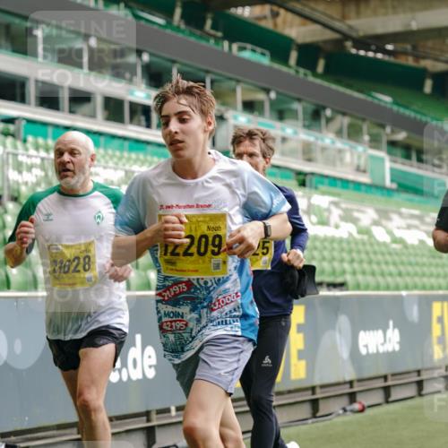 13.09.2026 - 21. swb-Marathon Bremen Michael Burmester http://msf.ph/oto/10432780 13.09.2026 10:24:04 Laufen im Stadion 10235, 10328, 10337, 10341, 10441, 10520, 10575, 10592, 10593, 10618, 10632, 10775, 10782, 10972, 11042, 11127, 11143, 11198, 11201, 11227, 11373, 11426, 11442, 11527, 11607, 11628, 11630, 11632, 11704, 11713, 11721, 11779, 11826, 11895, 11903, 12053, 12144, 12209, 12246, 12281, 12339, 12370, 12395, 12404, 12406, 12426, 12442, 12468, 12469, 12477, 12525, 13513, 13520, 13556, 13563, 13566, 13580, 13585, 13586, 13616, 13642 meine-sportfotos.de