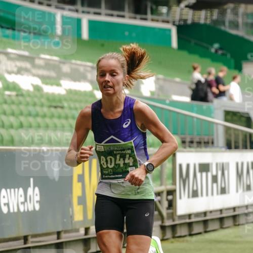 13.09.2026 - 21. swb-Marathon Bremen Michael Burmester http://msf.ph/oto/10432809 13.09.2026 12:30:55 Laufen im Stadion 314, 417, 573, 1168, 1214, 1357, 1453, 1639, 4474, 5212, 6485, 6507, 8285, 103, 206, 238, 322, 358, 420, 553, 574, 841, 1161, 1253, 1256, 1352, 1525, 1724, 1783, 1917, 2032, 3662, 4264 meine-sportfotos.de