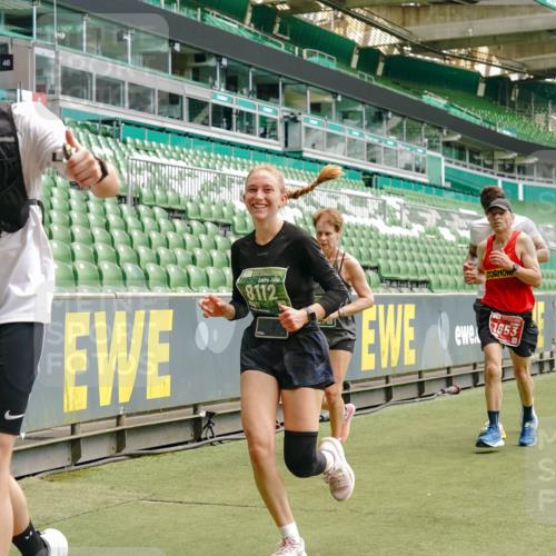 13.09.2026 - 21. swb-Marathon Bremen Michael Burmester http://msf.ph/oto/10432822 13.09.2026 13:04:46 Laufen im Stadion 178, 209, 210, 244, 323, 488, 534, 536, 565, 596, 647, 725, 881, 900, 1073, 1239, 1243, 1307, 1308, 1343, 1373, 1456, 1458, 1479, 1627, 1649, 1653, 1656, 1687, 1771, 1780, 1914, 1932, 1941, 2023, 2089, 2126, 2223, 2241, 2301, 2369, 2430, 2434, 2452, 2602, 2625, 2723, 2742, 2764, 2851, 2867, 2872, 2891, 2910, 2919, 2934, 2957, 2959, 2977, 2985, 3028, 3030, 3217, 3278, 3320, 3343, 3402, 3419, 3425, 3444, 3454, 3485, 3510, 3521, 3579, 3597, 3618, 3796, 3846, 3859, 3909, 242 meine-sportfotos.de