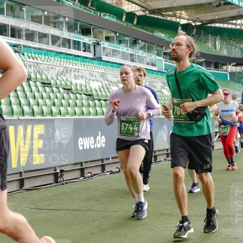 13.09.2026 - 21. swb-Marathon Bremen Michael Burmester http://msf.ph/oto/10432824 13.09.2026 13:29:56 Laufen im Stadion 171, 220, 297, 405, 422, 476, 685, 729, 754, 767, 806, 986, 1079, 1217, 1242, 1270, 1325, 1384, 1615, 1633, 1634, 1741, 1777, 1810, 1811, 1886, 1983, 2238, 2242, 2249, 2263, 2326, 2365, 2436, 2449, 2472, 2546, 2593, 2615, 2637, 2738, 2740, 2743, 2830, 2862, 2868, 2869, 2871, 2918, 2924, 2991, 2994, 3020, 3053, 3129, 3154, 3227, 3238, 3274, 3286, 3321, 3361, 3563, 3594, 3595, 3605, 3678, 3755, 3758, 3798, 3876, 3898, 3929, 3953, 3965, 3971, 3987, 4011, 4056 meine-sportfotos.de