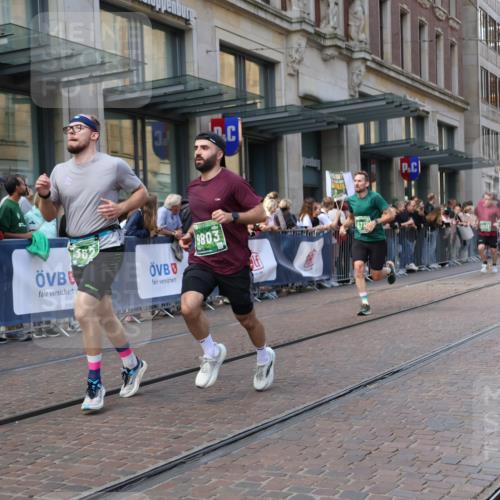 13.09.2026 - 21. swb-Marathon Bremen Strokosch-Dieckow http://msf.ph/oto/10432874 13.09.2026 13:12:24 Ziel 1513, 1517, 2350, 2362, 2442, 3054, 3988, 4605, 4879, 5416, 6796, 8029, 9775, 9803, 13106, 899, 1517, 2447, 2480, 2820, 3362, 3703, 3830, 4283, 4560, 5940, 6107, 6739, 7328, 7521, 7621, 8981, 13013 meine-sportfotos.de