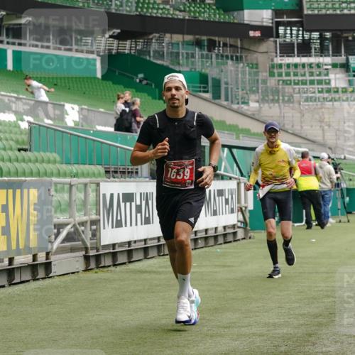 13.09.2026 - 21. swb-Marathon Bremen Michael Burmester http://msf.ph/oto/10433056 13.09.2026 12:31:58 Laufen im Stadion 417, 482, 573, 668, 943, 1020, 1126, 1357, 1507, 1606, 1629, 1639, 2100, 4474, 5212, 6485, 6507, 8044, 8285, 358, 420, 547, 553, 574, 649, 719, 858, 934, 959, 1161, 1253, 1256, 1352, 1391, 1428, 1525, 1724, 1783, 1917, 2032, 3662, 4264 meine-sportfotos.de