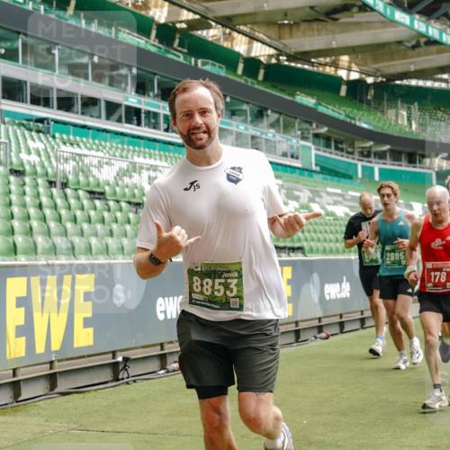 13.09.2026 - 21. swb-Marathon Bremen Michael Burmester http://msf.ph/oto/10433134 13.09.2026 13:04:50 Laufen im Stadion 178, 209, 210, 244, 323, 394, 488, 534, 536, 565, 596, 647, 725, 881, 891, 900, 1073, 1239, 1243, 1307, 1308, 1343, 1373, 1456, 1458, 1479, 1627, 1649, 1653, 1656, 1687, 1771, 1780, 1914, 1932, 1941, 2023, 2089, 2126, 2223, 2241, 2301, 2369, 2430, 2434, 2452, 2602, 2625, 2723, 2742, 2764, 2851, 2867, 2872, 2891, 2910, 2919, 2934, 2957, 2959, 2977, 2985, 3028, 3030, 3217, 3278, 3320, 3343, 3402, 3419, 3425, 3444, 3454, 3485, 3510, 3521, 3579, 3597, 3618, 3796, 3859, 3909, 242 meine-sportfotos.de
