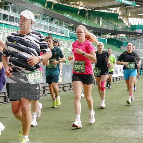 13.09.2026 - 21. swb-Marathon Bremen Michael Burmester http://msf.ph/oto/10433178 13.09.2026 13:30:12 Laufen im Stadion 122, 171, 224, 297, 405, 422, 476, 639, 685, 729, 754, 767, 806, 986, 1114, 1217, 1242, 1270, 1384, 1529, 1615, 1633, 1634, 1777, 1810, 1811, 1886, 1983, 2216, 2238, 2242, 2249, 2263, 2326, 2368, 2372, 2436, 2449, 2546, 2615, 2629, 2637, 2719, 2738, 2740, 2830, 2862, 2868, 2869, 2871, 2918, 2924, 2991, 2994, 3020, 3053, 3101, 3129, 3227, 3238, 3274, 3286, 3321, 3361, 3563, 3594, 3595, 3605, 3678, 3755, 3758, 3873, 3876, 3898, 3929, 3953, 3965, 3971, 4011, 4056 meine-sportfotos.de