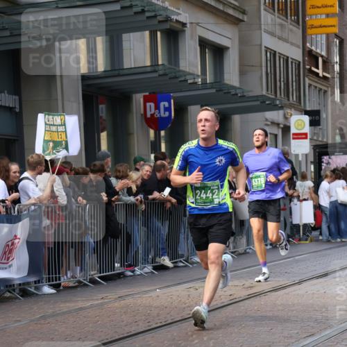 13.09.2026 - 21. swb-Marathon Bremen Strokosch-Dieckow http://msf.ph/oto/10433226 13.09.2026 13:12:39 Ziel 313, 868, 1513, 2350, 2442, 2498, 2559, 2801, 2858, 3625, 3988, 4605, 5379, 5965, 6349, 7874, 8029, 8291, 8419, 8798, 9092, 9217, 13106, 13140, 899, 1517, 2362, 2480, 3054, 4560, 4879, 5416, 6796, 7328, 8981, 9775, 9803, 13106 meine-sportfotos.de